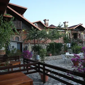 3* Hotel Keshtjella Syni Zi - Bujtine